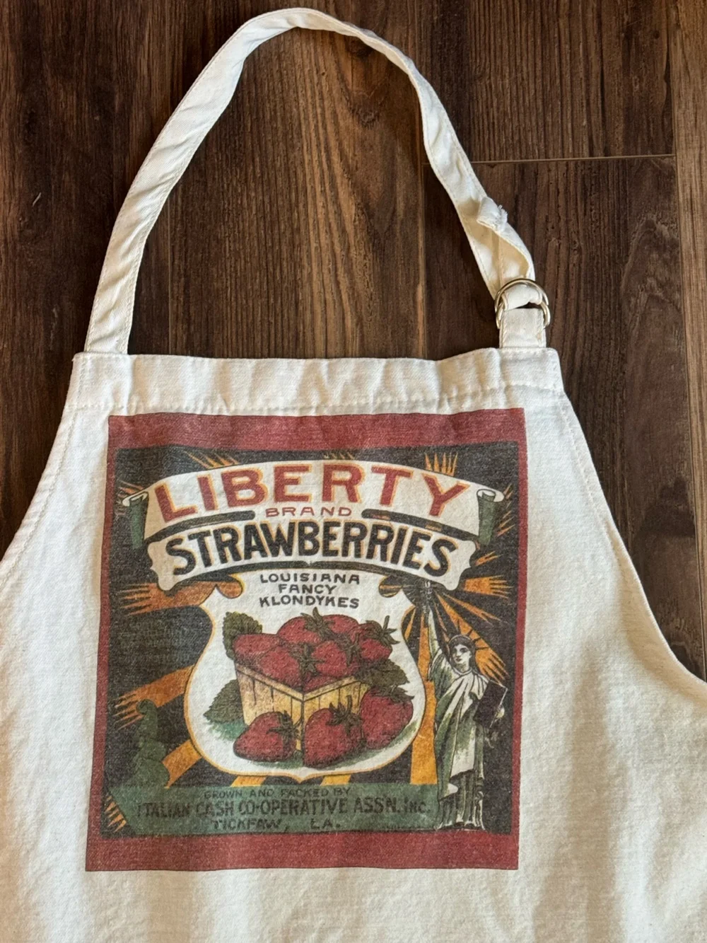 HEARTLAND TRADING COMPANY Apron Liberty Strawberry Graphic Cream NEW